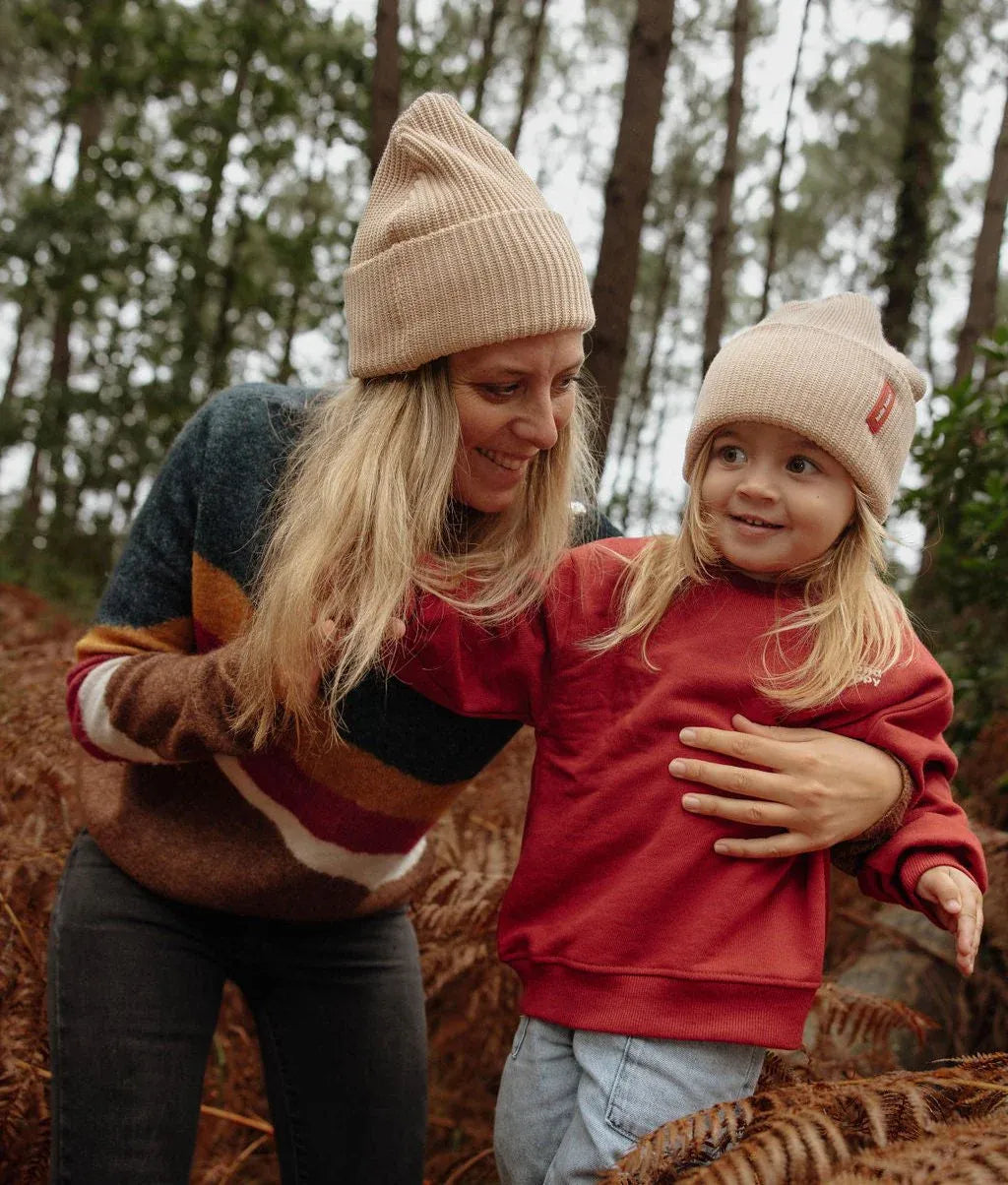 Duo mãe e criança a usar o gorro de malha Flow Creamy - foto lifestyle - Hello Hossy