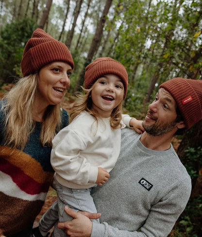 Família a usar o gorro de malha liso Flow Nut - foto lifestyle - Hello Hossy