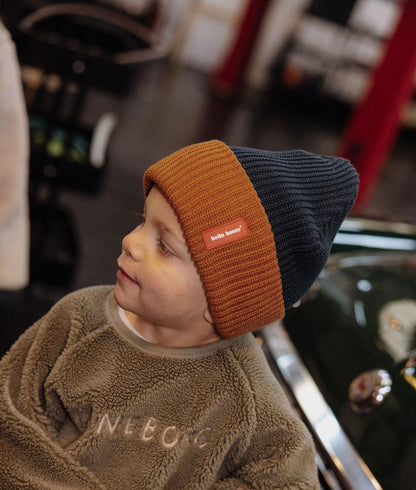 Gorro de malha Flow Polo usado por um menino – vista de perfil – Hello Hossy