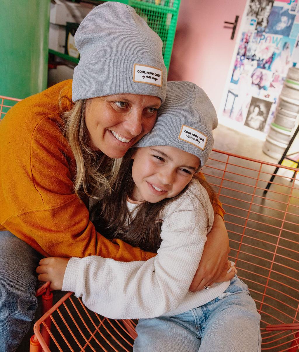 Duo mãe e criança, gorro cinzento chiné, etiqueta bordada Hello Hossy