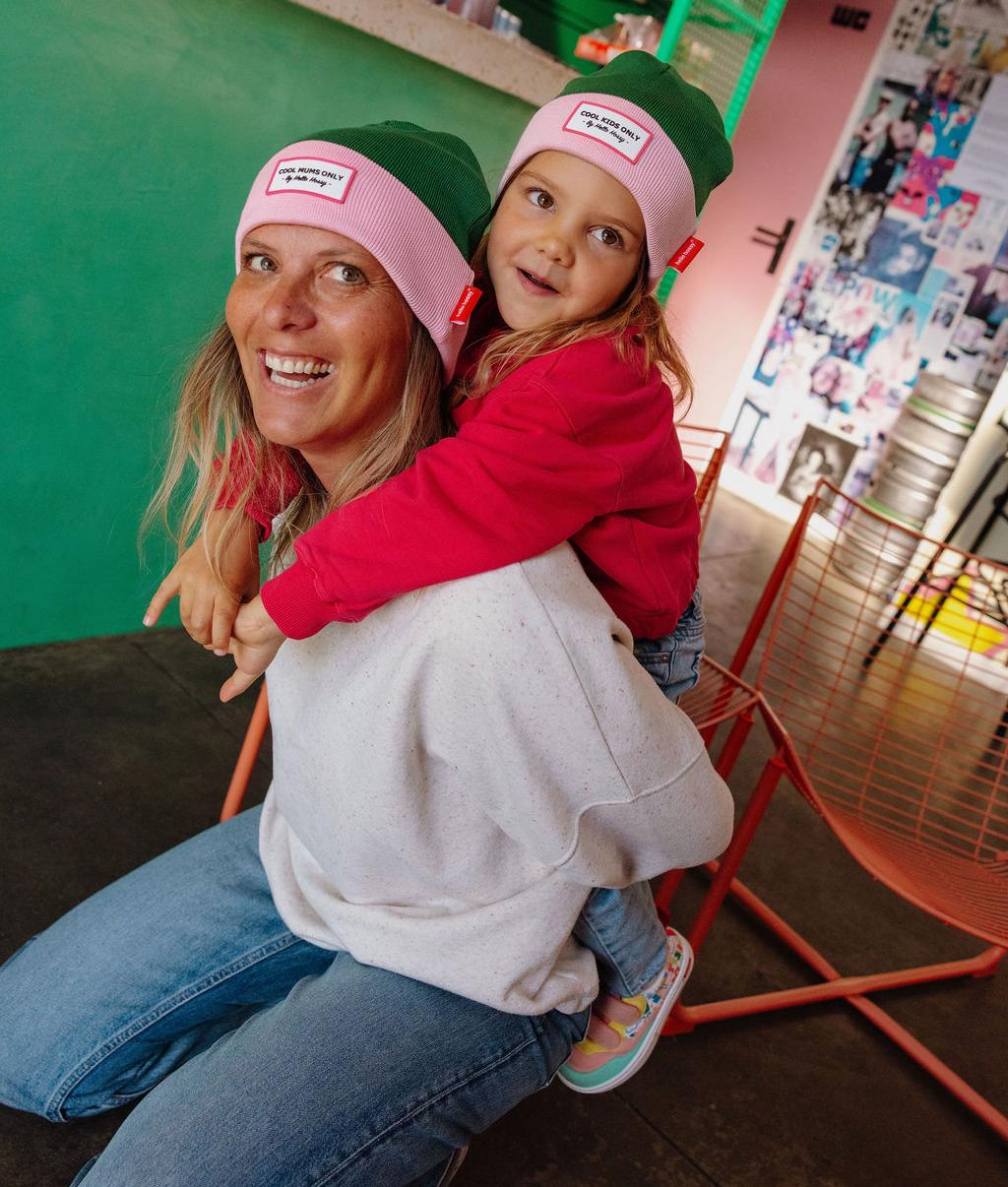 Duo de gorro para criança e mãe verde e rosa, etiqueta bordada Hello Hossy