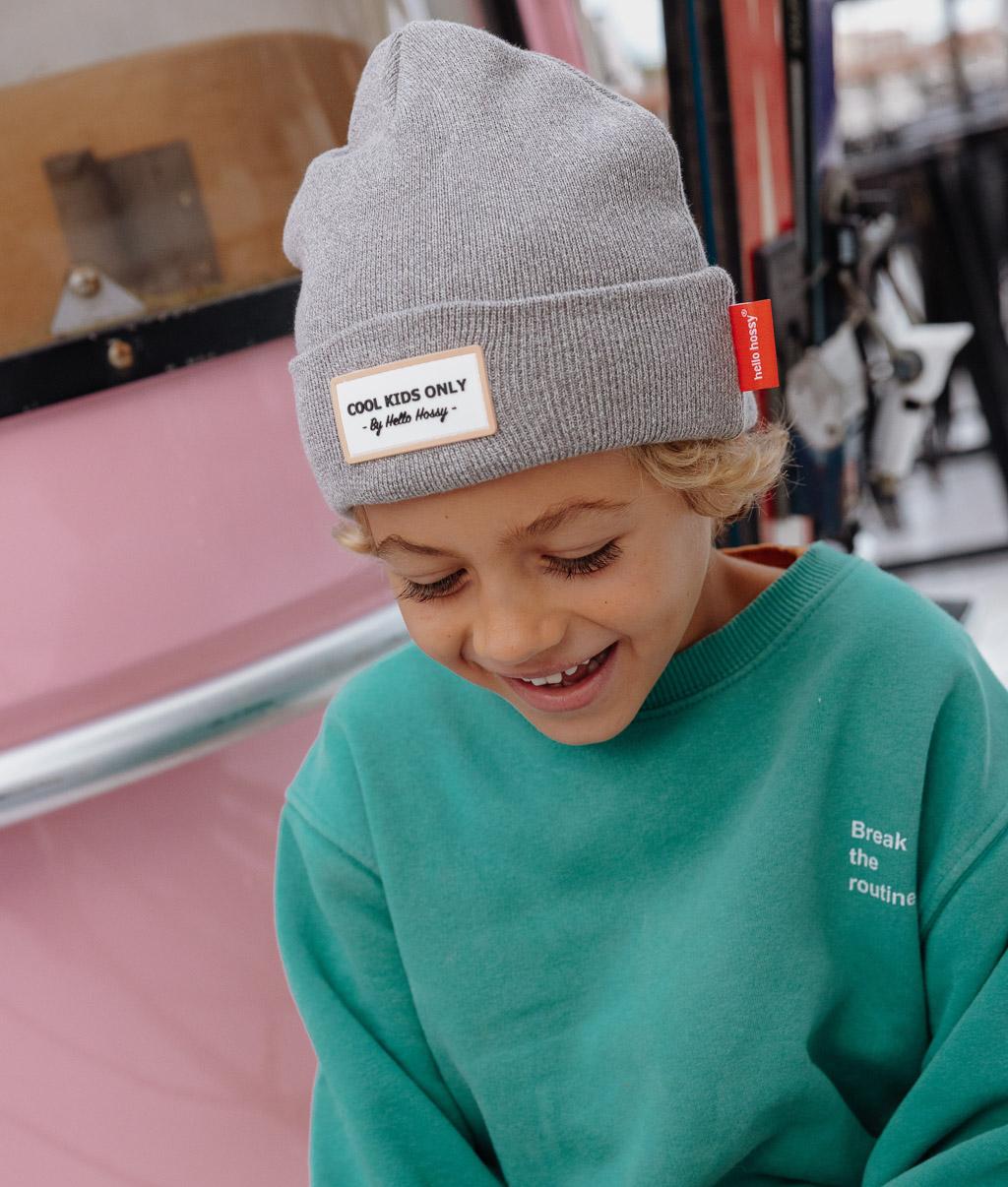 Gorro infantil cinzento chiné com etiqueta bordada Hello Hossy