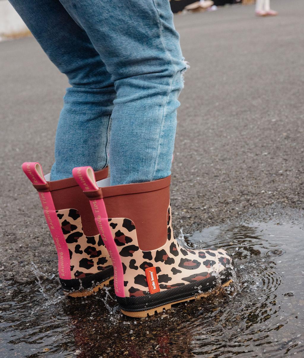 Botas de chuva para criança castanhas com estampado leopard e detalhe rosa Hello Hossy