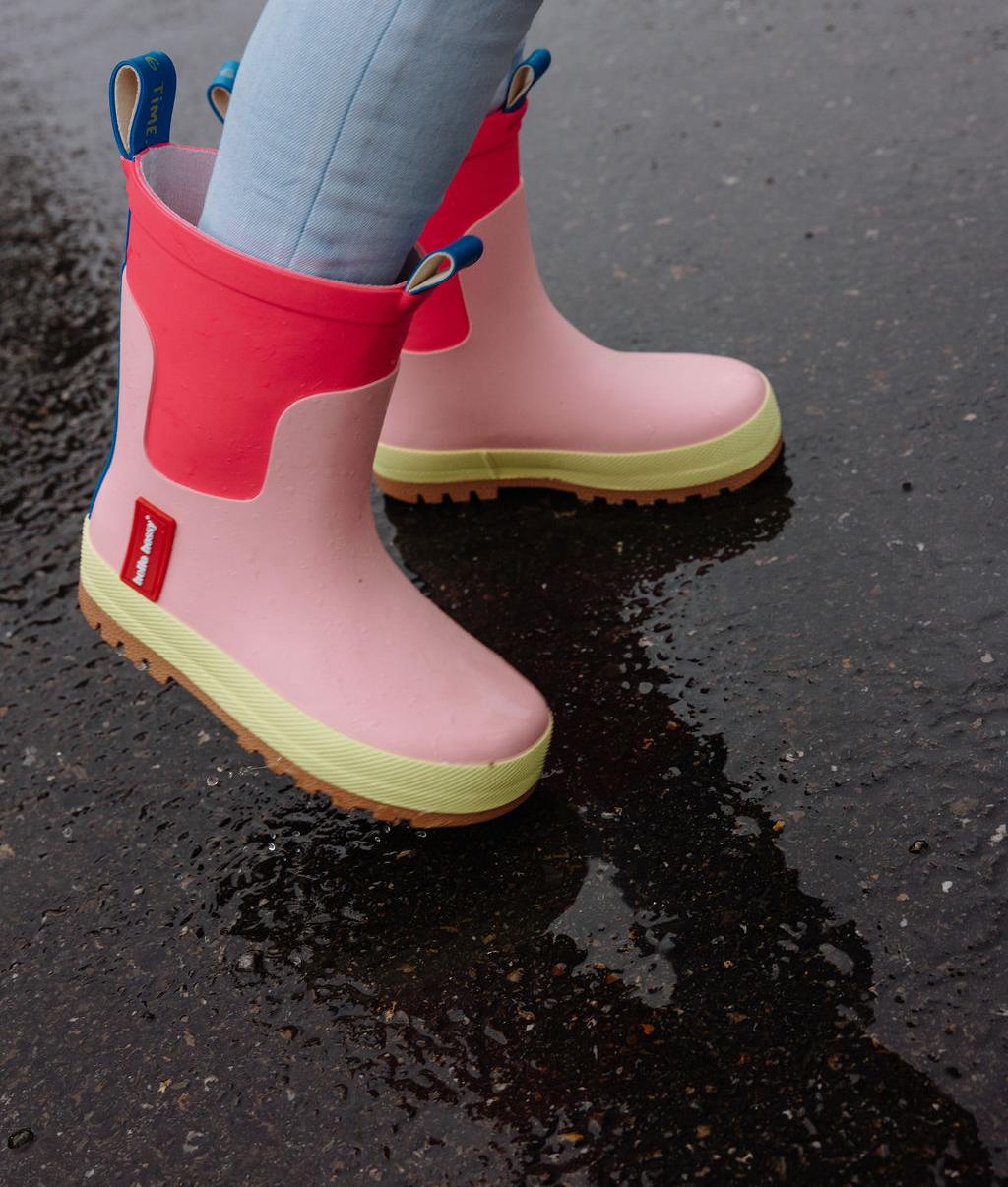 Botas de chuva Lemony usadas por uma criança - foto lifestyle - Hello Hossy