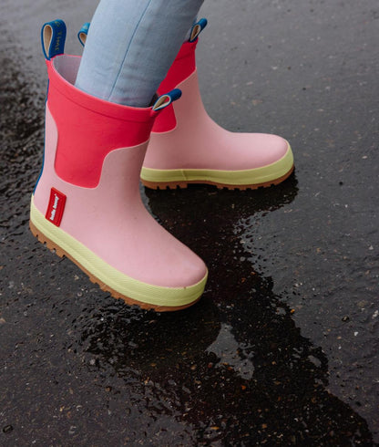 Botas de chuva Lemony usadas por uma criança - foto lifestyle - Hello Hossy