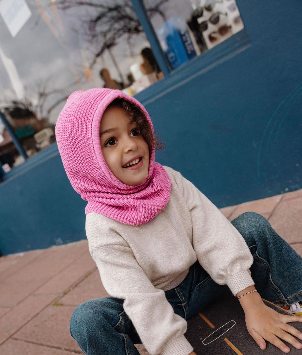 Balaclava de malha Hoody Lila usada por uma menina – look urbano – Hello Hossy