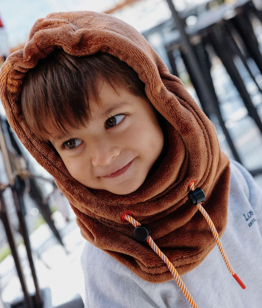 Balaclava infantil castanha em polar com laços ajustáveis, coleção outono-inverno Hello Hossy