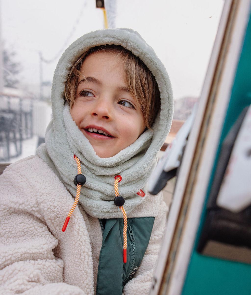 Balaclava em polar Warmy Green usada por um rapaz – look de ski – Hello Hossy