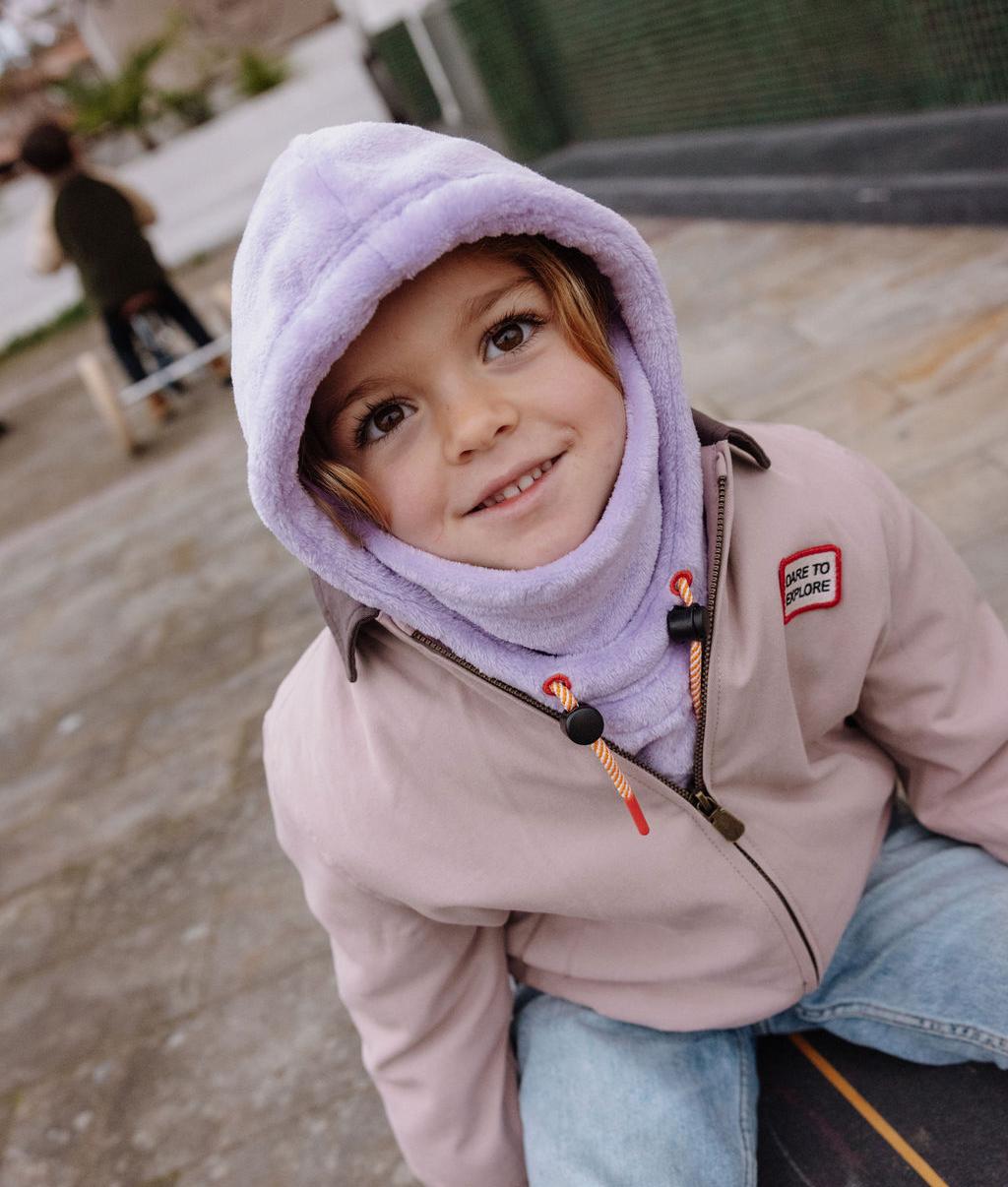 Menina com balaclava polar lilás Warmy Mauve – vista de frente  – Hello Hossy