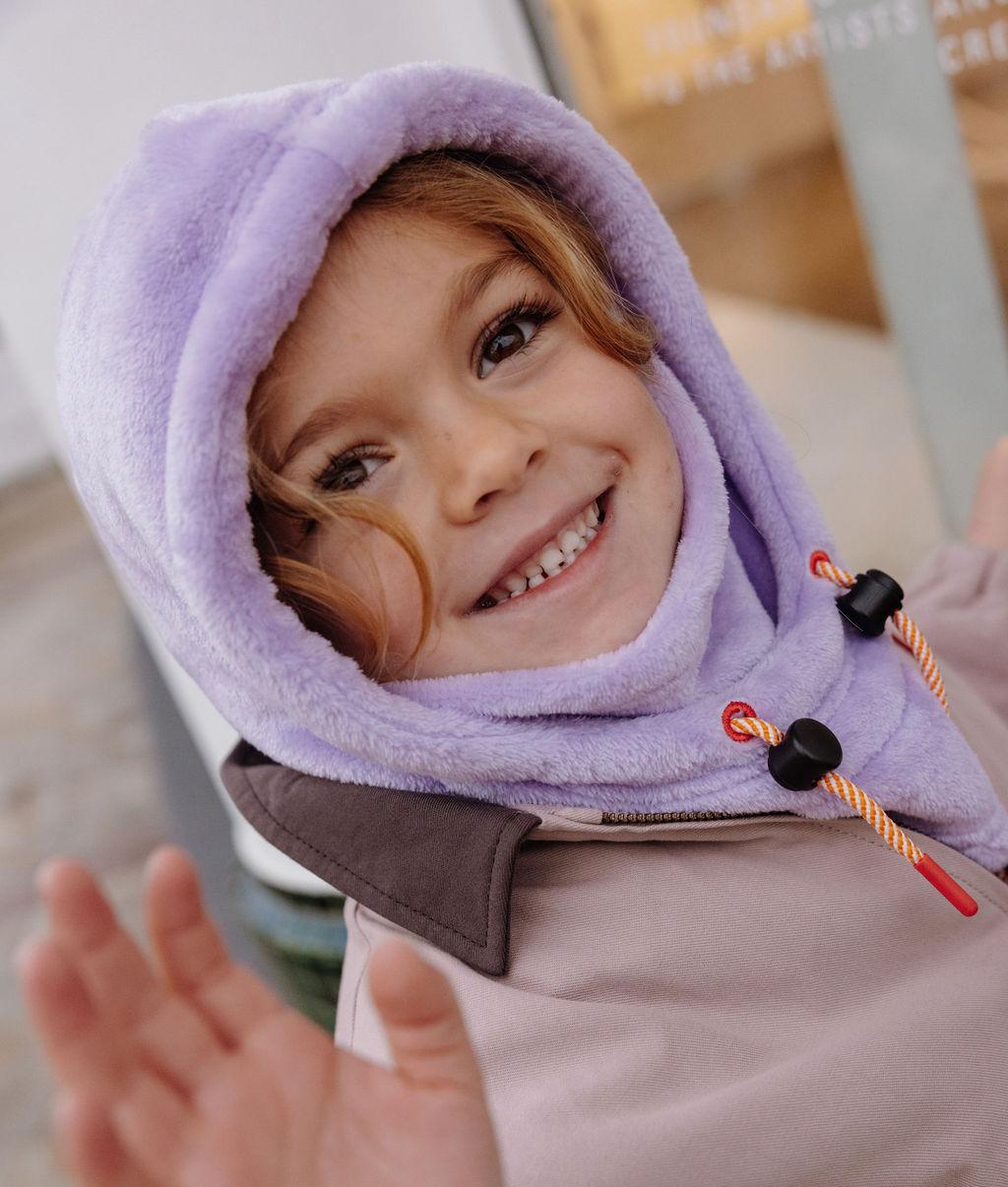 Balaclava polar Warmy Mauve usada por uma menina - foto lifestyle - Hello Hossy