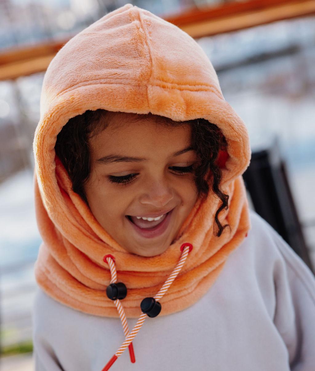 Balaclava infantil laranja em polar, forro vermelho, cordões ajustáveis Hello Hossy