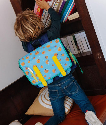 Mochila escolar infantil azul com motivo de desporto e bolas laranja Hello Hossy