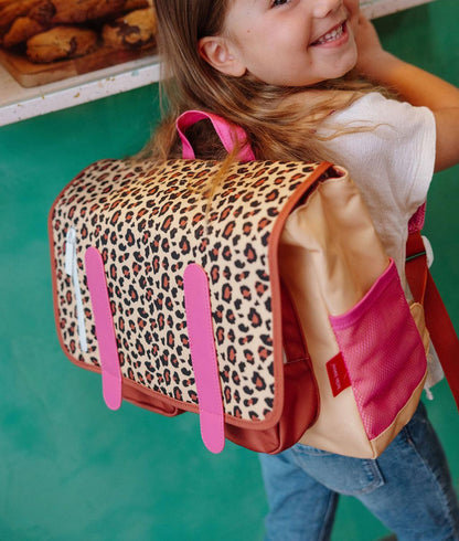 Mochila escolar infantil bege com padrão leopard e detalhes rosa Hello Hossy