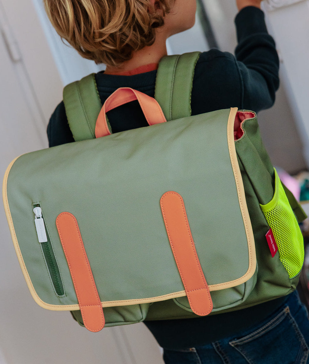 Mochila escolar para criança verde, alças laranja, bolso com fecho, Hello Hossy