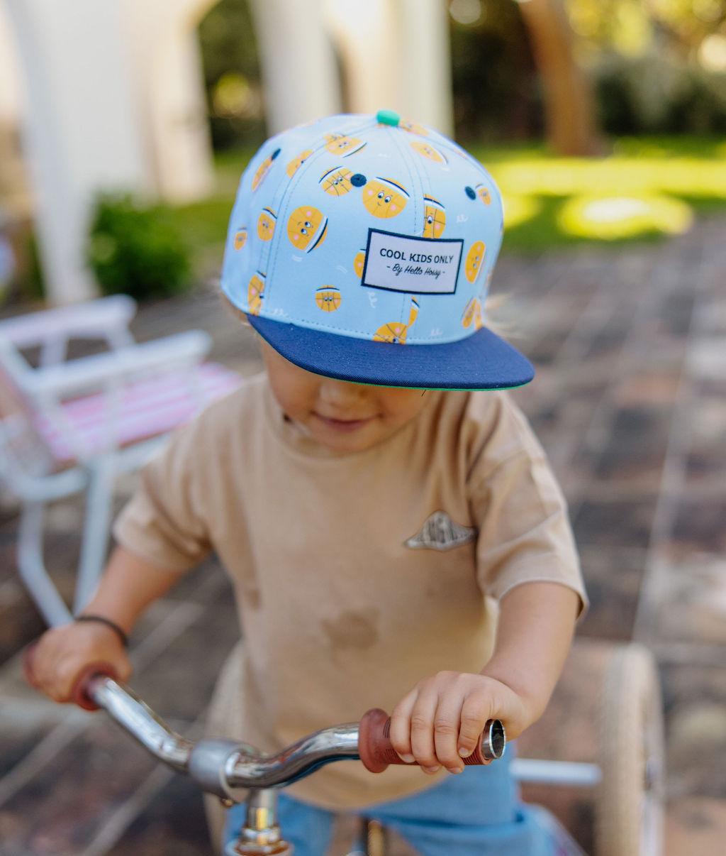 Boné infantil azul com estampado de balões, pala azul marine, usado Hello Hossy