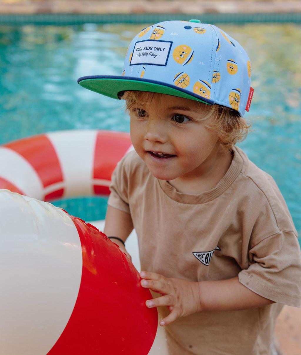 Boné infantil azul-claro com estampado de balões e pala reta Hello Hossy