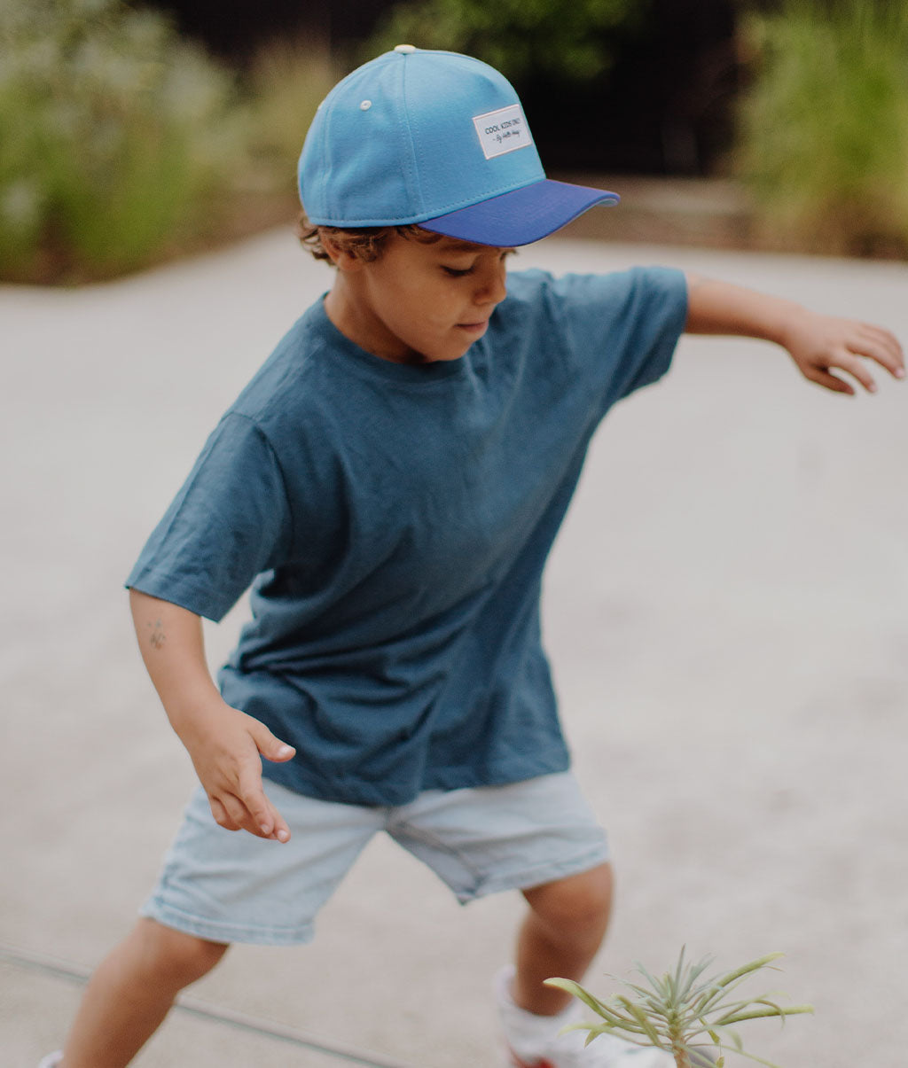 Boné para crianças Mini Dive, pala curva, 100% algodão orgânico, certificado Oeko-Tex, desde os 9 meses, Cool Kids Only!