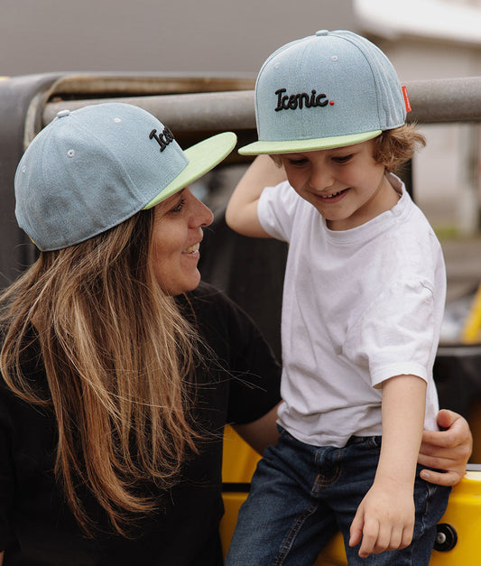 Boné pais e filhos Jean Iconic, pala reta, algodão orgânico, certificado Oeko-Tex, desde os 9 meses, Cool Kids Only !