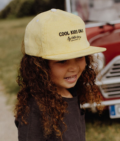 Boné para crianças Mini Citrus, pala reta, veludo, certificado Oeko-Tex, a partir dos 9 meses, Cool Kids Only!