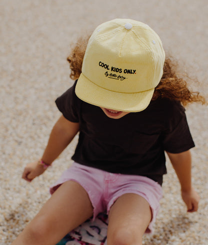 Boné para crianças Mini Citrus, pala reta, veludo, certificado Oeko-Tex, a partir dos 9 meses, Cool Kids Only!