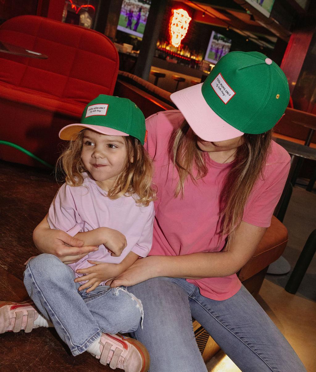Boné verde a combinar para mãe e criança Hello Hossy