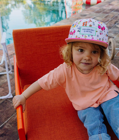 Boné infantil estampado com frutas e padrões coloridos Hello Hossy