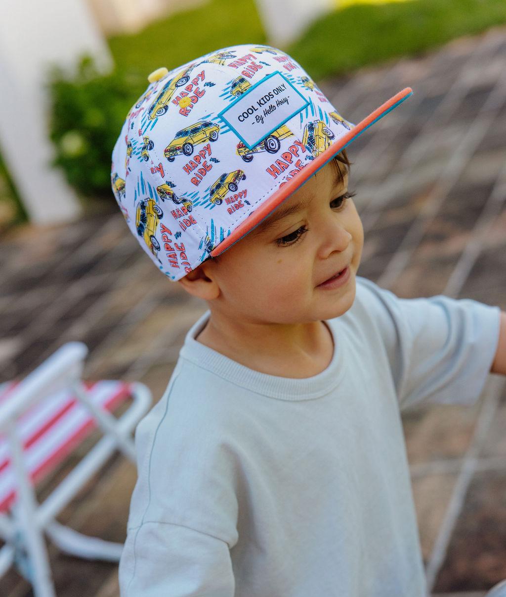 Boné infantil com padrão de carros coloridos, pala laranja, usado, Hello Hossy