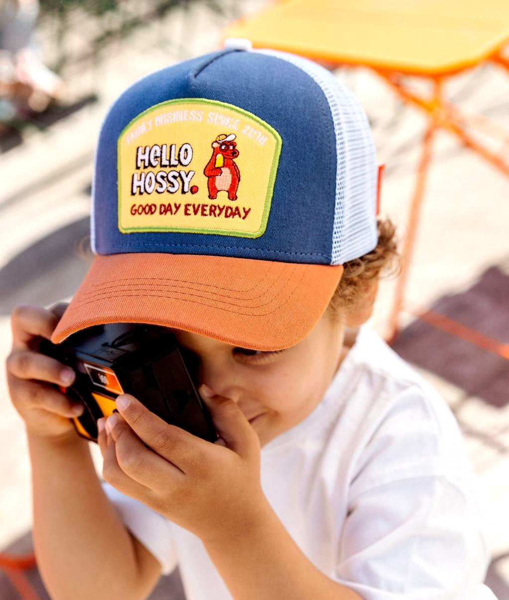 Boné infantil azul e branco com pala laranja e patch animal Hello Hossy