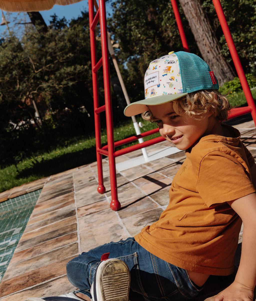 boné infantil com estampado USA, rede turquesa e pala bege Hello Hossy