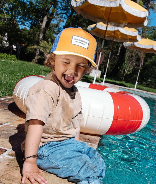 Boné infantil Camel com rede azul, pala curva, Cool Kids Only Hello Hossy