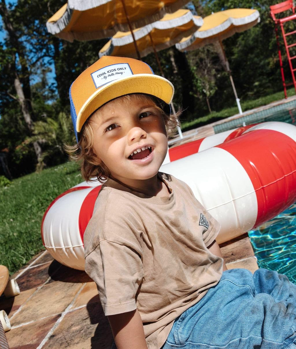 Boné infantil amarelo com pala Camel, usado Hello Hossy