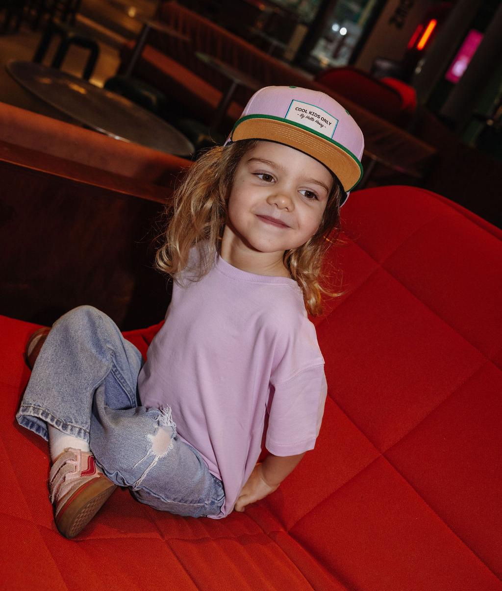 Boné infantil bicolor rosa e verde com pala reta, usado Hello Hossy