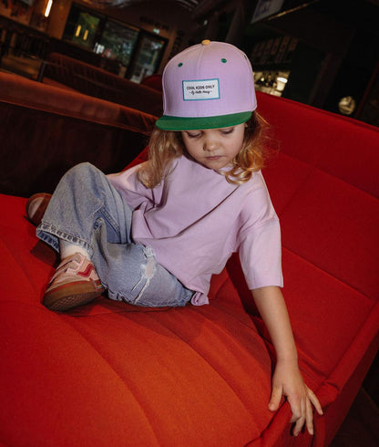 Boné infantil rosa com pala verde, usado Hello Hossy
