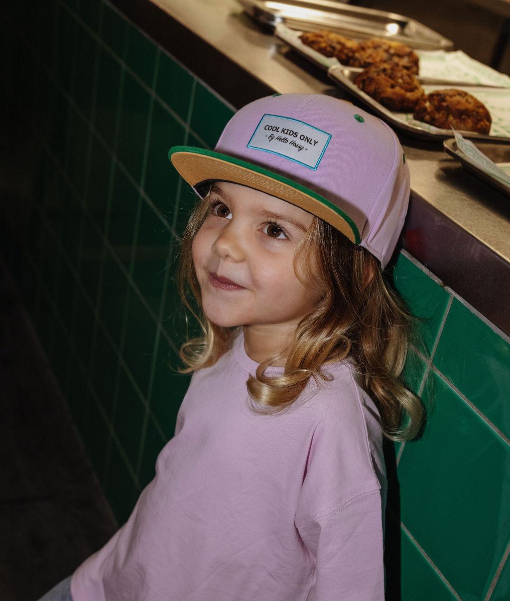 Boné infantil bicolor rosa e verde com pala reta Hello Hossy