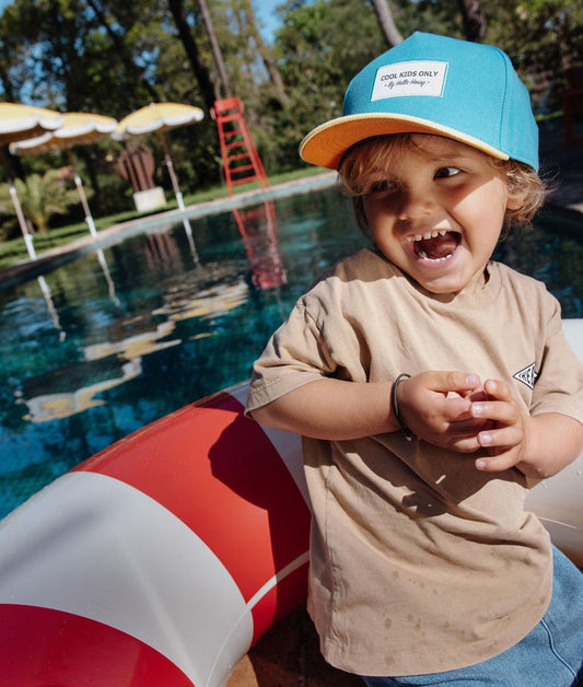 Boné infantil azul, pala amarela, bordado Cool Kids Only Hello Hossy