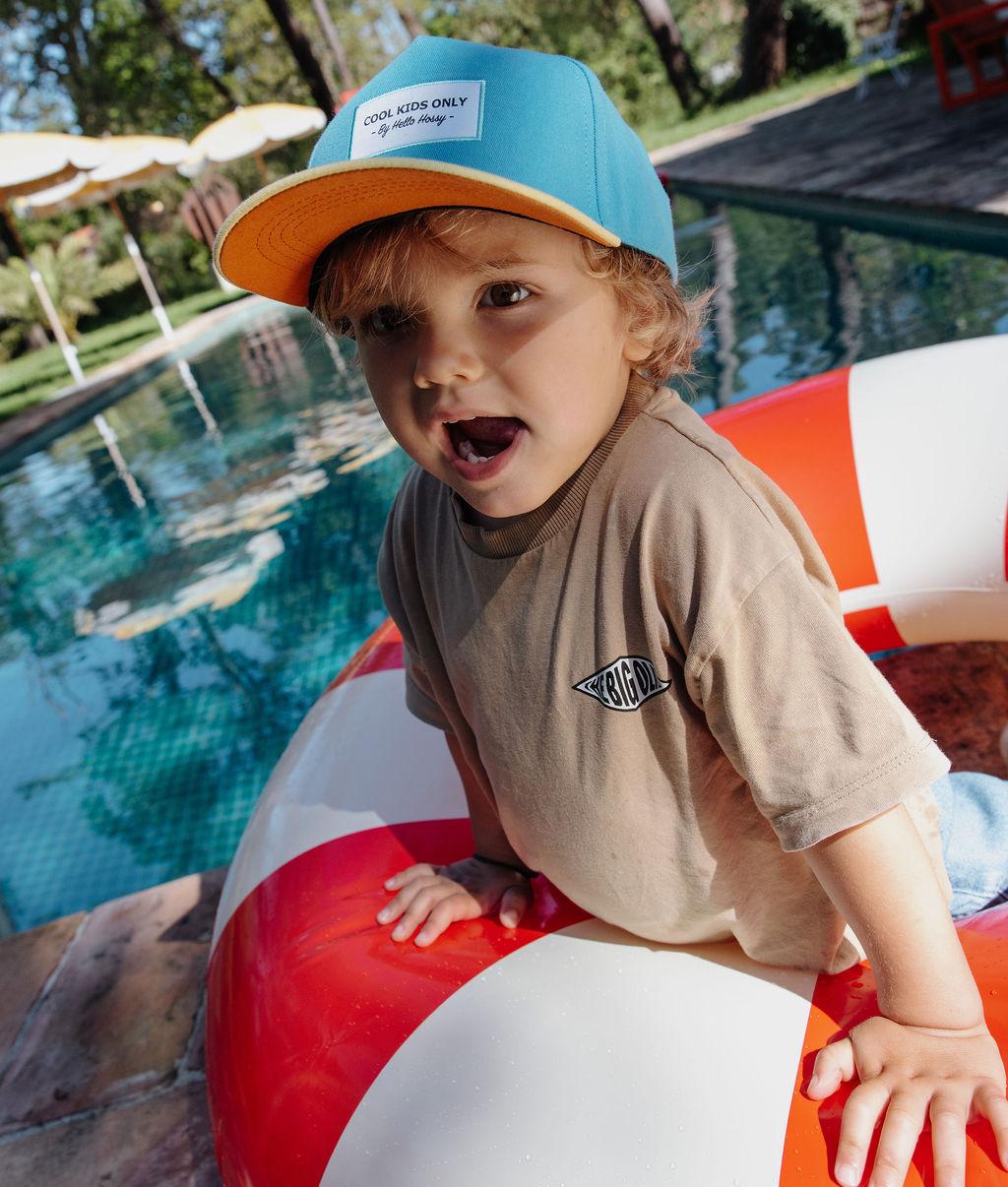 Boné infantil azul, pala amarela, bordado Cool Kids Only Hello Hossy