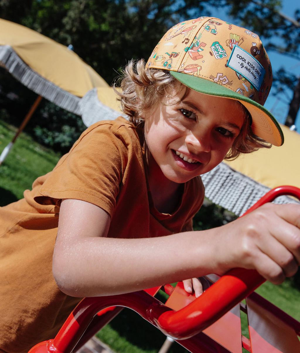 Boné infantil Camel com estampado de música e pala verde Hello Hossy