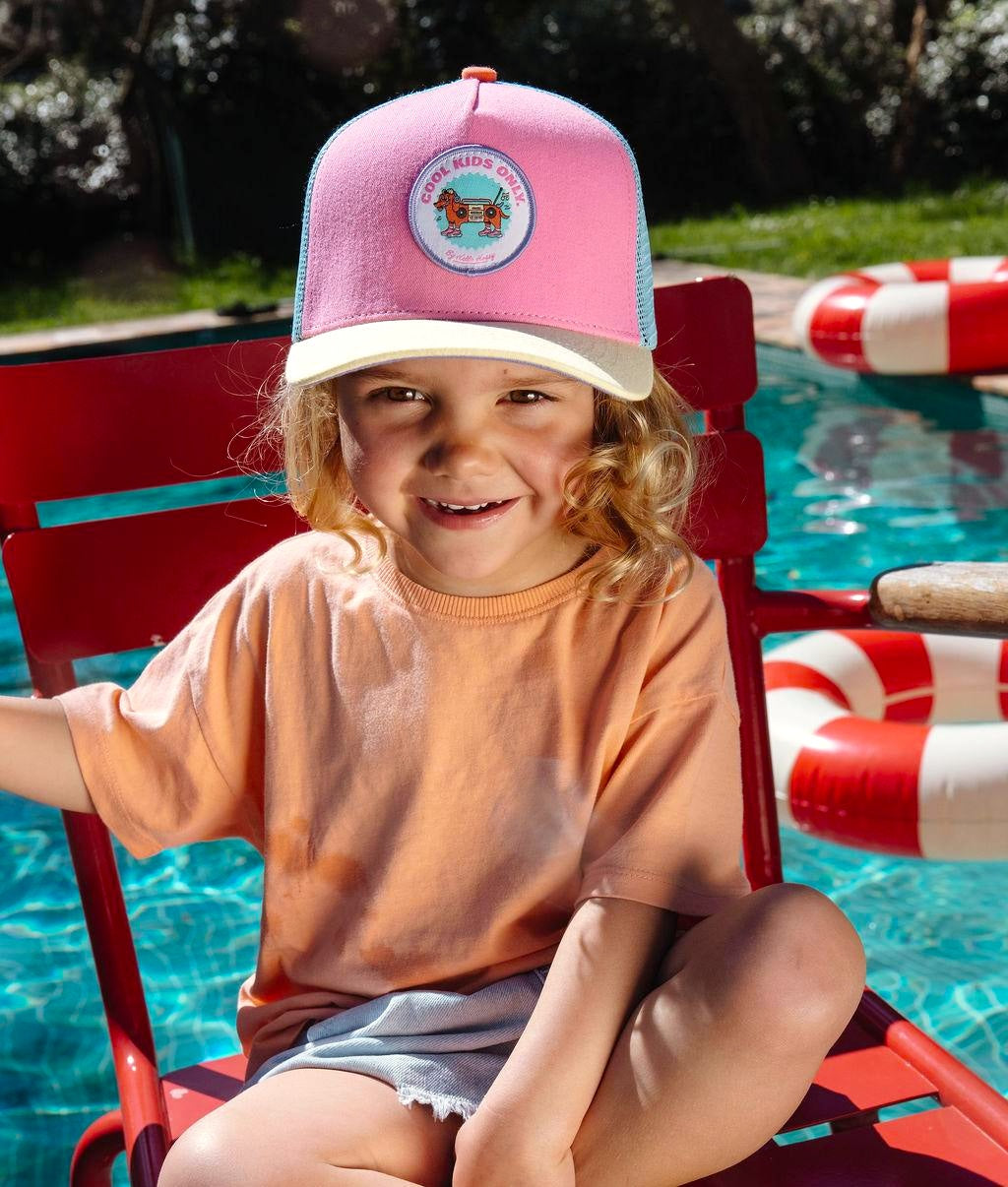 Boné infantil rosa, amarelo e azul, bordado, pala curva Hello Hossy