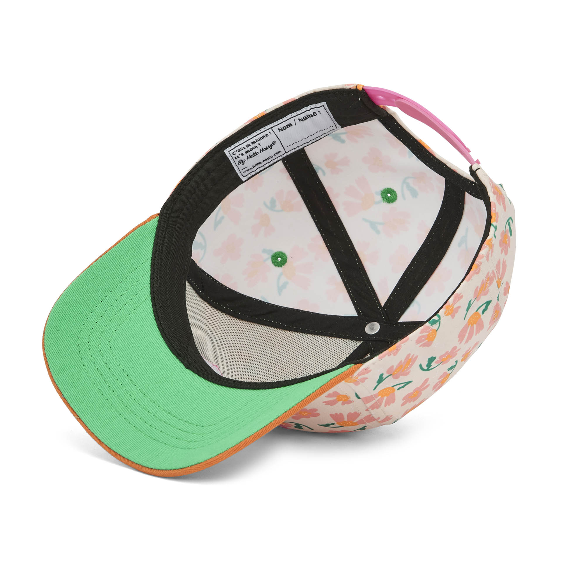 Boné infantil com estampado floral, detalhe de etiqueta interior Hello Hossy