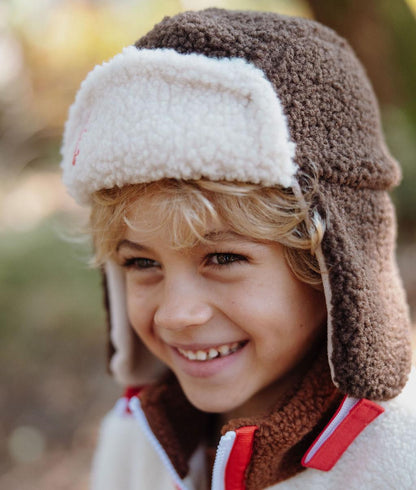 Gorro russo infantil castanho e branco, forro polar, confortável e quente Hello Hossy