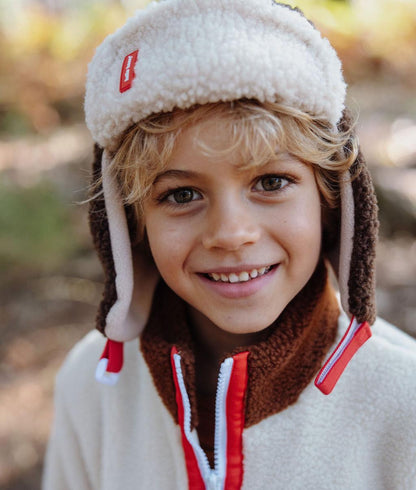 gorro russo infantil castanho e branco, forro polar, fecho de correr Hello Hossy