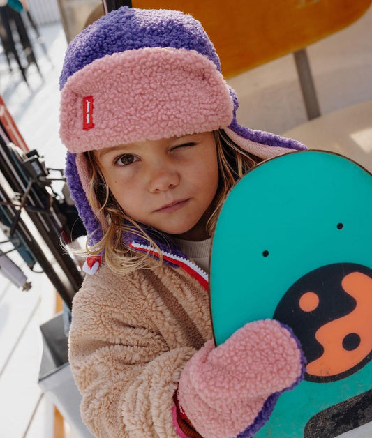 Gorro russo infantil violeta e rosa com efeito sherpa e fecho ajustável Hello Hossy