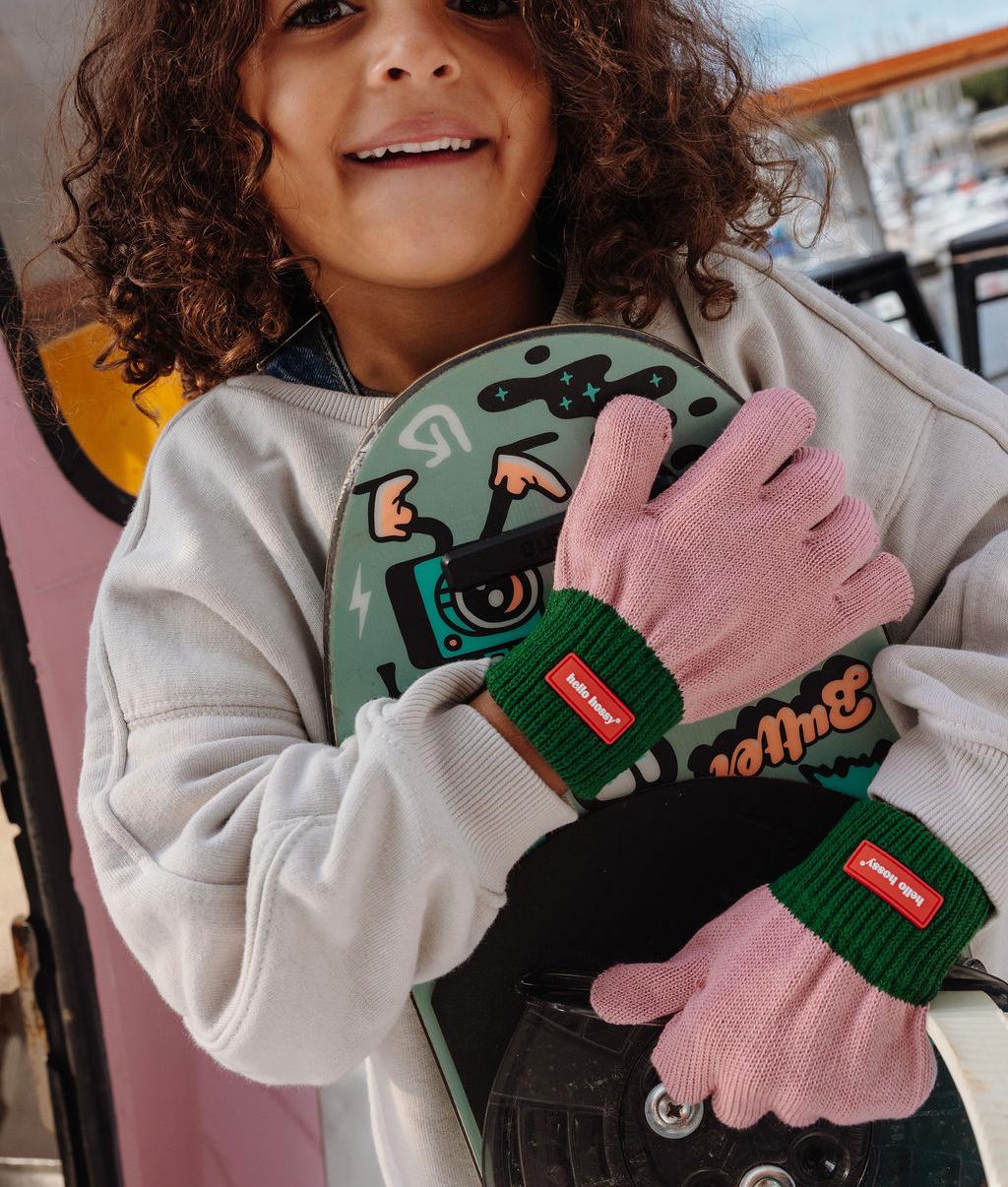 Luvas para criança em malha bicolor rosa e verde, etiqueta Hello Hossy