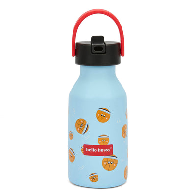 Garrafa reutilizável infantil azul com estampado de desporto, bolas laranja e pega vermelha Hello Hossy