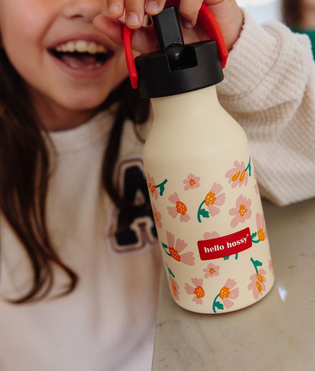 Garrafa reutilizável infantil rosa e laranja com padrão de flores e pega vermelha Hello Hossy