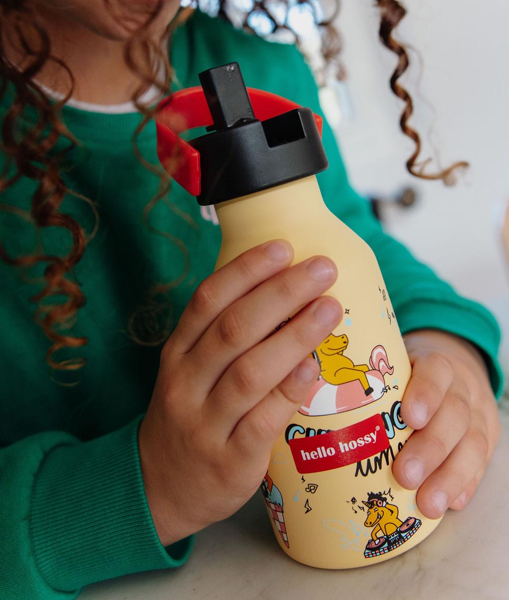 Garrafa reutilizável infantil amarela com padrão de unicórnio, tampa preta Hello Hossy