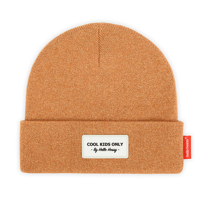 Gorro infantil castanho chiné com bordado e texto creme Hello Hossy