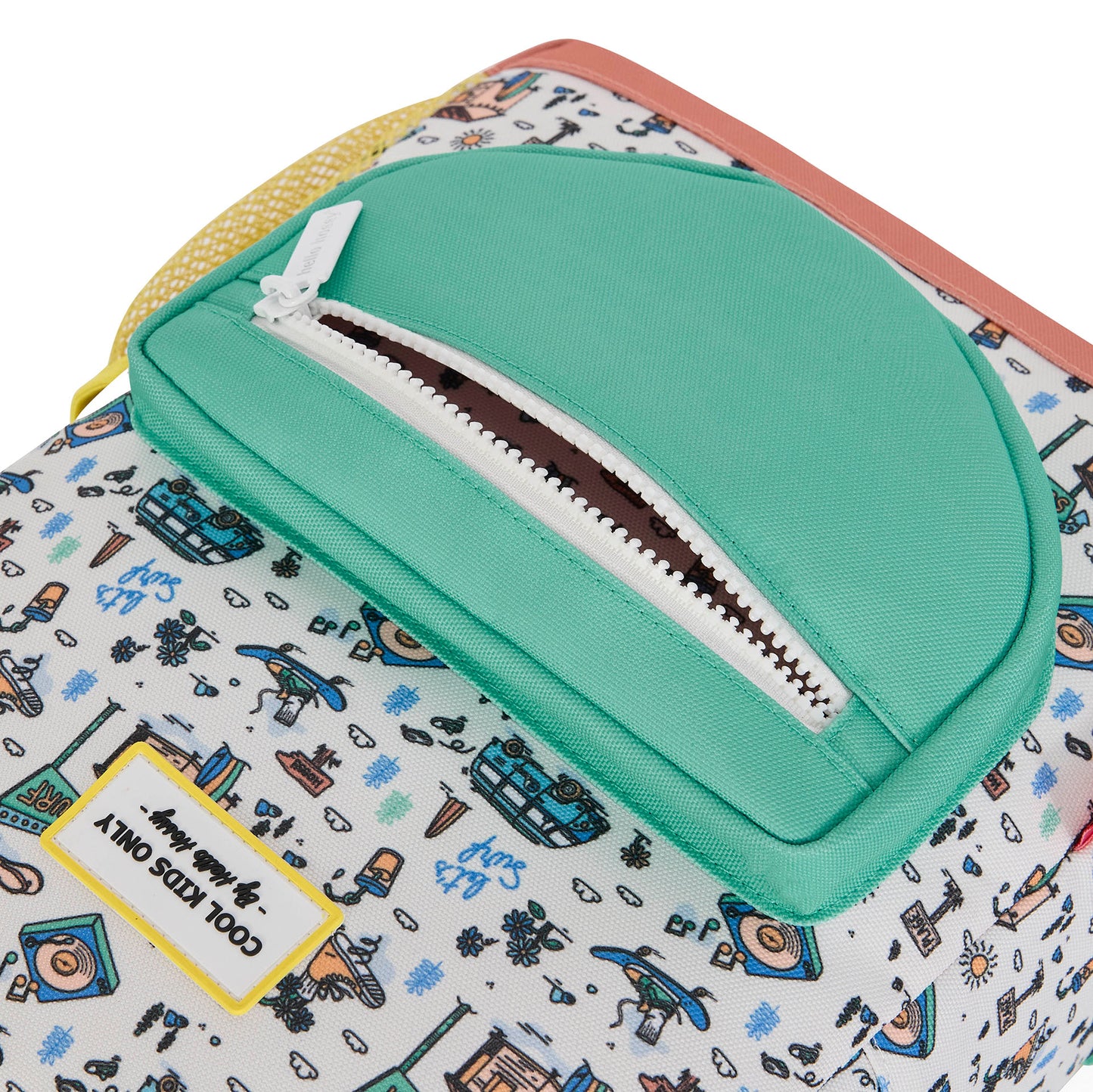 Mochila infantil branca com estampado de viagem e bolso verde-água Hello Hossy