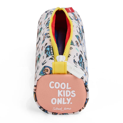 Estojo escolar infantil branco com motivo de viagem, fecho amarelo e inscrição Cool Kids Only Hello Hossy
