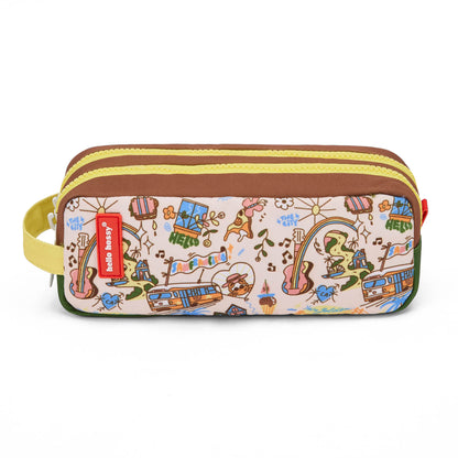 Estojo escolar infantil castanho e creme, padrão viagem, fecho amarelo Hello Hossy